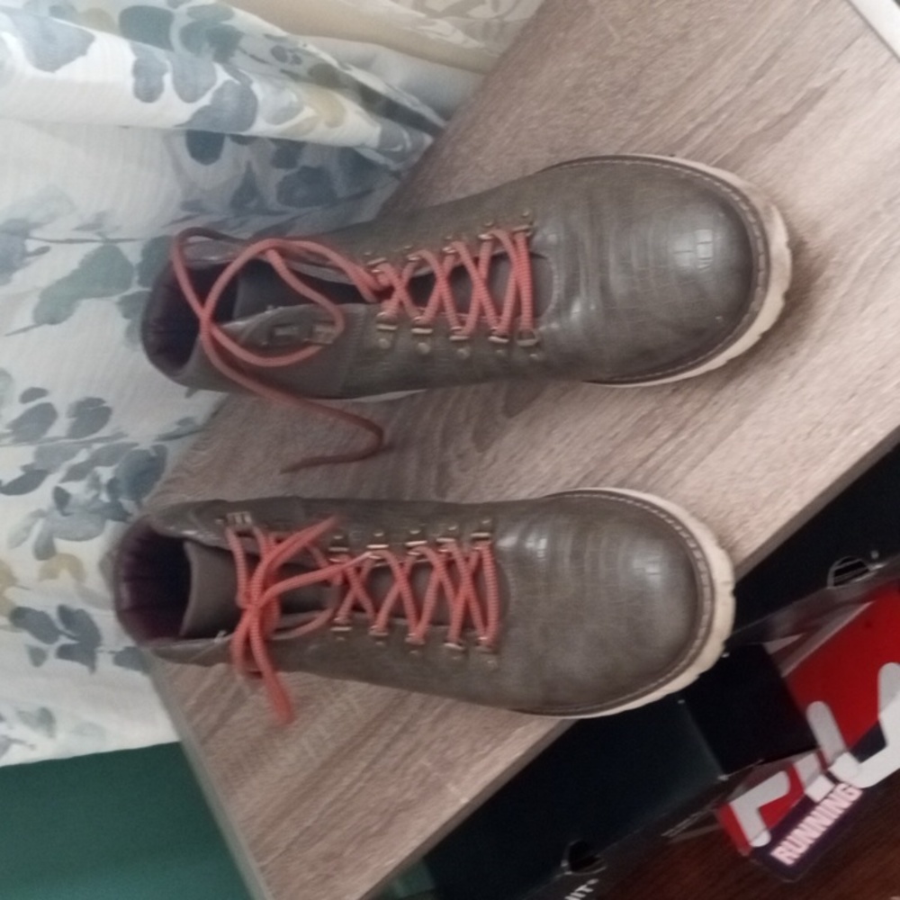 Guess  Green looks greyish with white sole Boots
